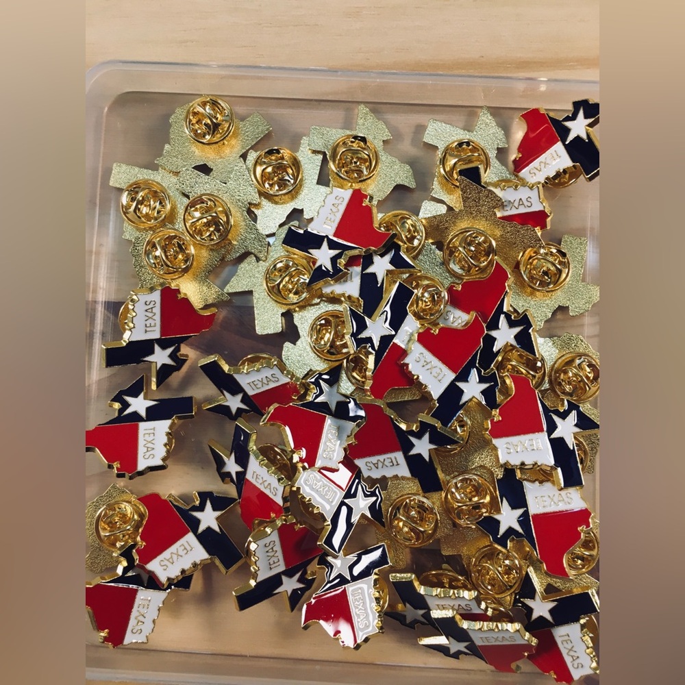 45 Texas Flag State Map Lapel Pin Souvenir Enamel Gold Tone Hat Pin Collectible